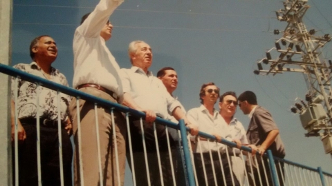 ביקור שמעון פרס ביקנעם ובסיור עם ראש העיר.jpg
